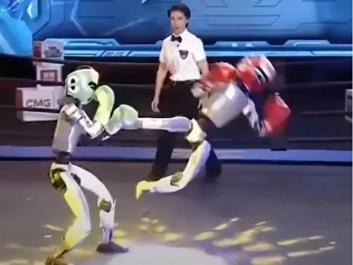 Dünyada ilk: Çində insanabənzər robotlar boks etdi