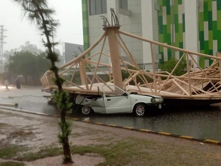 Pakistanda qasırğa: Ölənlərin sayı 25-ə çatıb