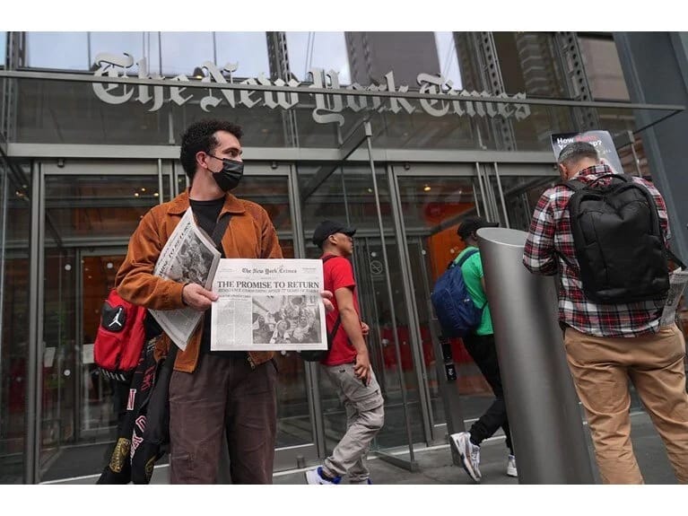 New York Times qəzeti qarşısında etiraz: Sizin xəbəriniz qərəzlidir