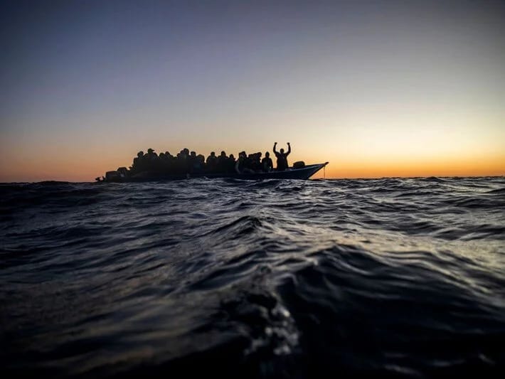 Kanar adalarında qaçqın qayığı batdı, 6 nəfər həlak oldu