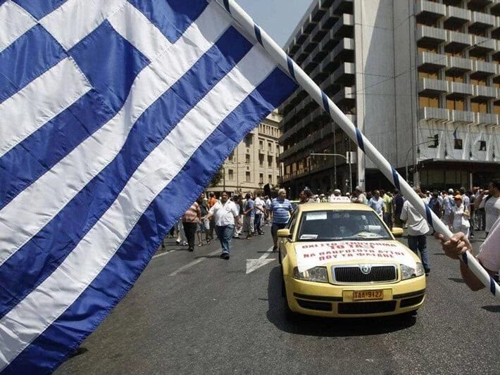 Yunanıstanda taksi sürücüləri 48 saatlıq tətilə başlayıblar