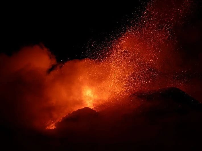 Avropanın super vulkanı oyanır