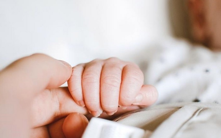 Rusiyada həkimlər uşaq alverində ittiham olunub, 13 körpəni 687 min dollara satıblar