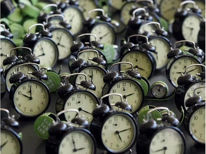 Səhər saatlarında zəngli saatı ertələmək demensiya riskini artıra bilər