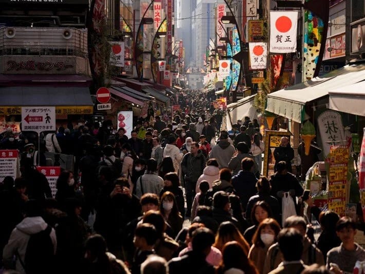 Yaponiyada bir ilk: Bir ildə doğulan körpələrin sayı 700 mindən aşağı düşüb 