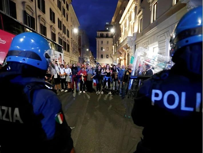 İtaliyada yeni təhlükəsizlik fərmanı: Polisə hücum edənlərin cəzaları artır