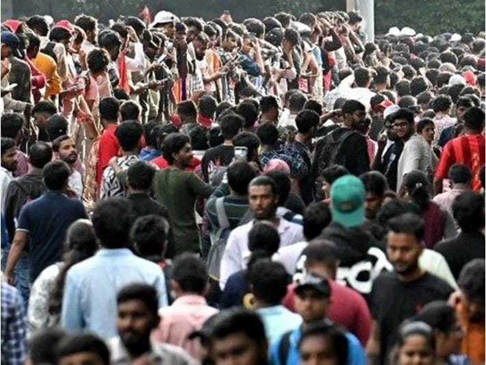 Kriket çempionatından sonra izdiham: Ölənlər və yaralananlar var