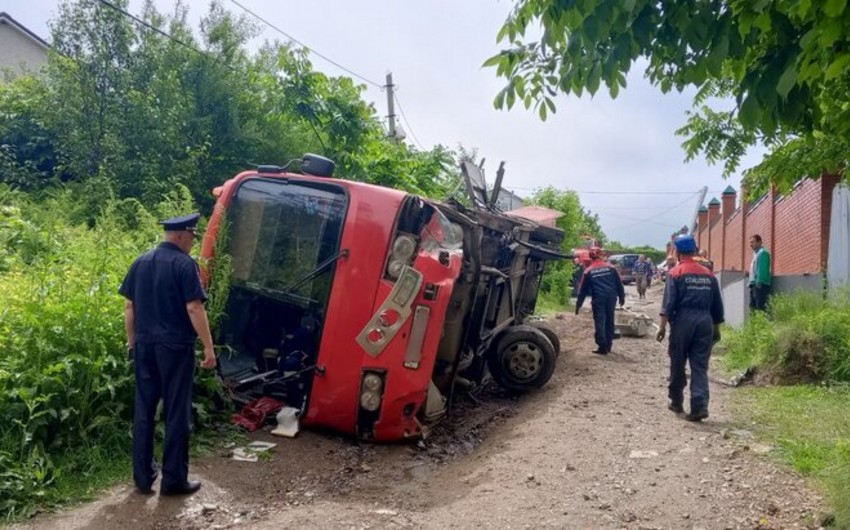 Rusiyanın Xabarovsk şəhərində 12 uşaq avtobus qəzasında yaralanıb