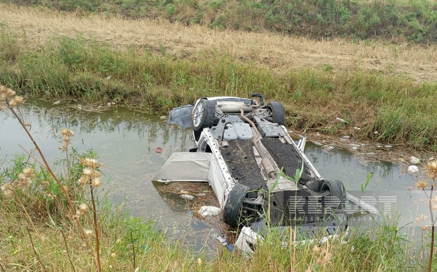 Cəlilabadda avtomobil kanala aşıb, 5 nəfər xəsarət alıb