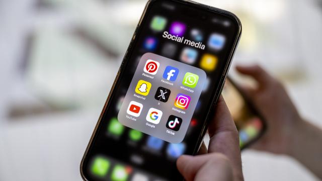 Sosial media uşaqlarda depressiyaya səbəb ola bilər