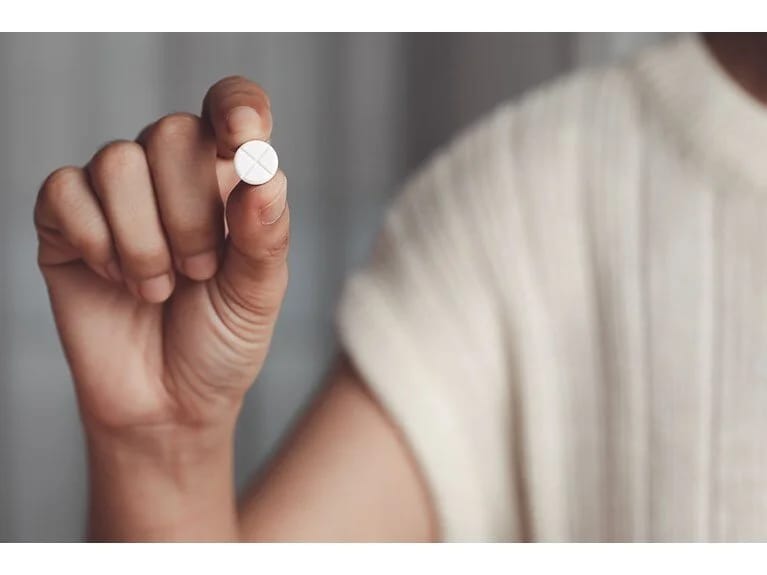 Milyonlarla insanın istifadə etdiyi reseptsiz dərman rəflərdən yığışdırılır