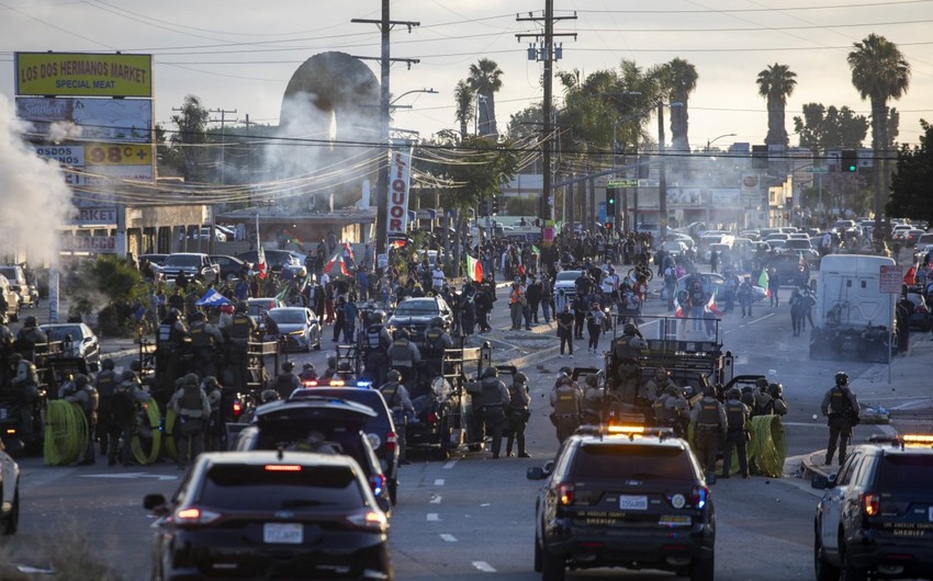 Los-Ancelesdə iğtişaşlarla mübarizə üçün komendant saatı tətbiq edilib