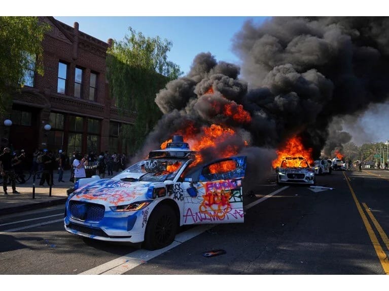 Los Ancelesdə komendant saatı elan edildi