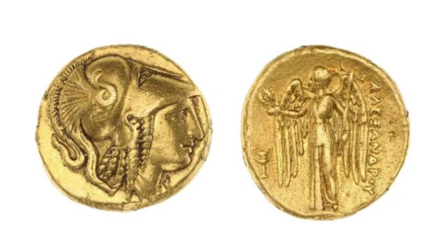 Evin divarında gizlədilən nəhəng qızıl sikkə kolleksiyası 3,5 milyon dollara satılıb