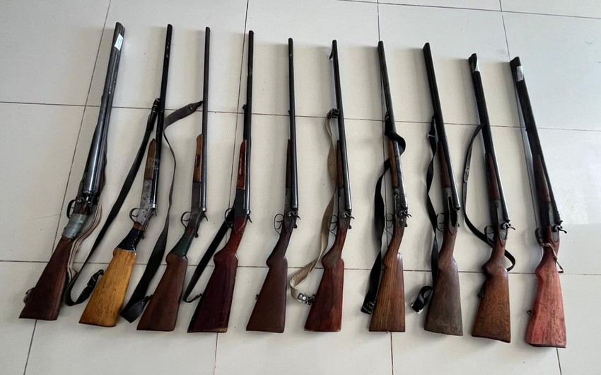 Cəlilabadda qanunsuz saxlanılan silahlar polisə təhvil verilib