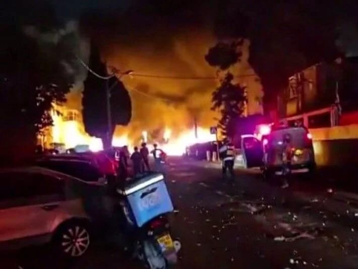 İran İsraili vurdu: Hayfa küçələrində yanğın baş verdi