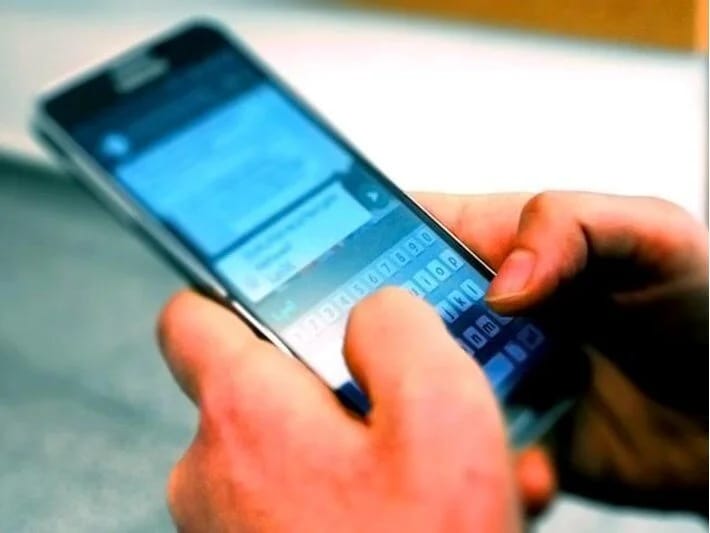 İtaliyada orta məktəblərdə şagirdlərə mobil telefondan istifadə qadağan edilib