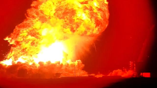 SpaceX-in Starship raketi sınaq uçuşundan əvvəl partlayıb