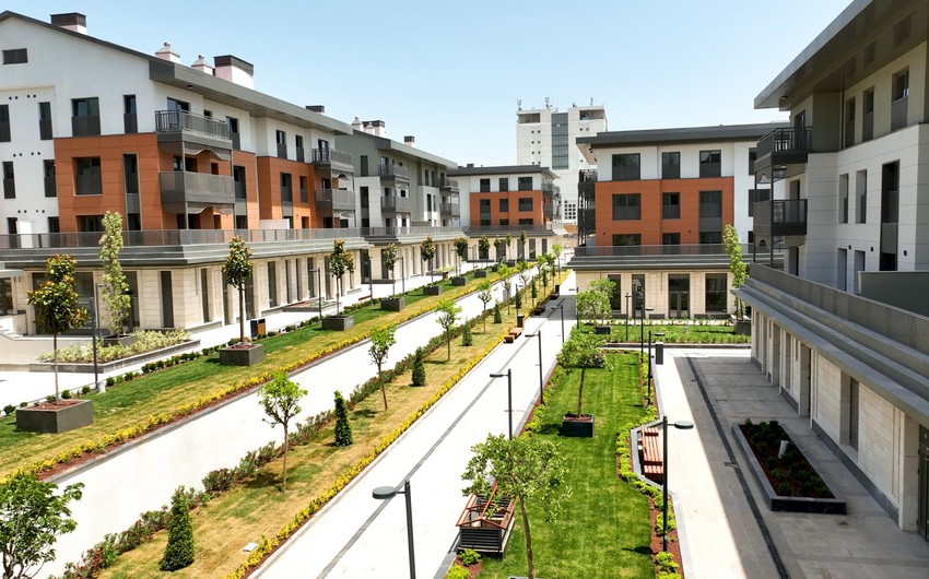 Şiraz və Tehranda hərbi obyektlər bombalandı