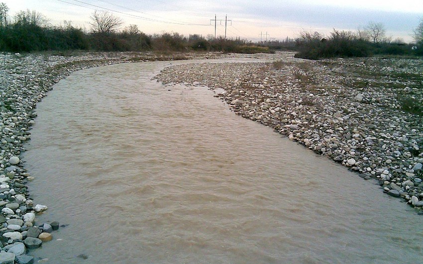 Bəzi çaylarda suyun səviyyəsi artıb