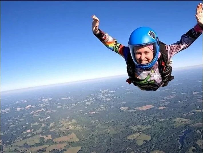 2 paraşütçü havada toqquşub