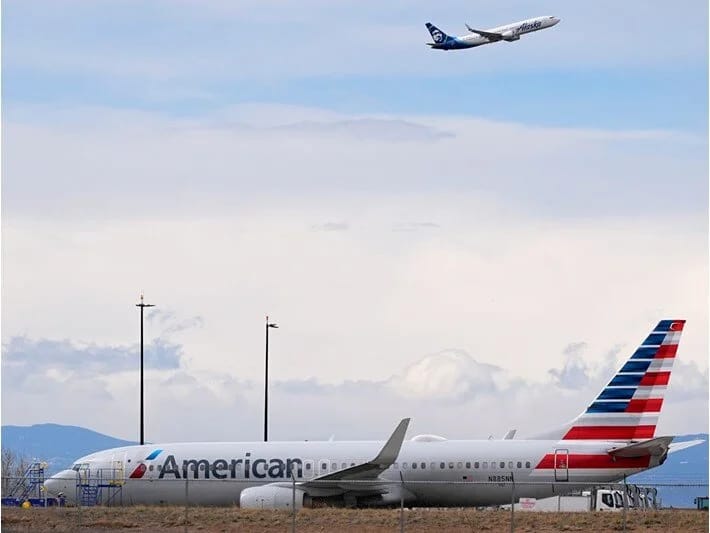 Uçuş zamanı təyyarənin mühərrikindən alov qalxdı