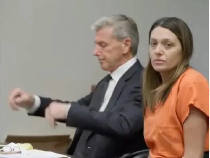 İbtidai sinif müəlliminin 13 yaşlı şagirdindən uşağı olub