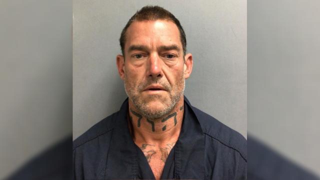 İvrit döymələri olan sionist keşişi çarmıxa çəkərək öldürdü