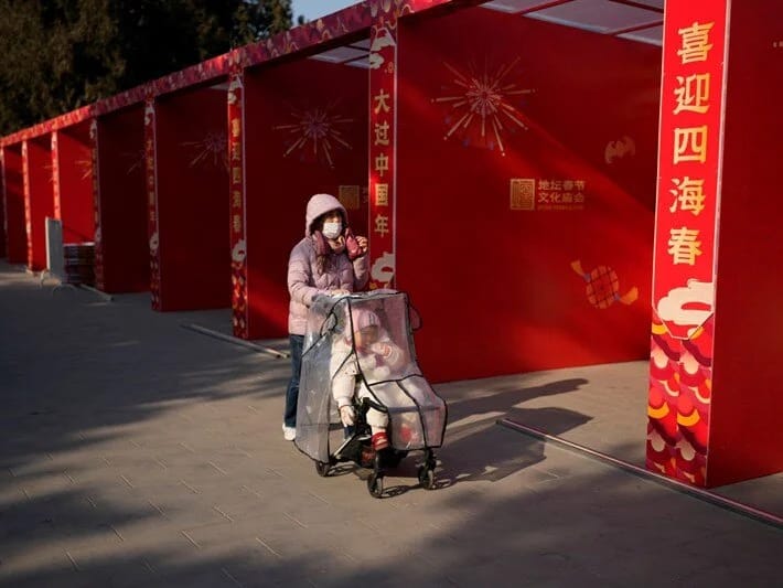 Çinin qaranlıq həqiqəti: Minlərlə körpə ABŞ və Böyük Britaniyada cütlüklərə satılıb