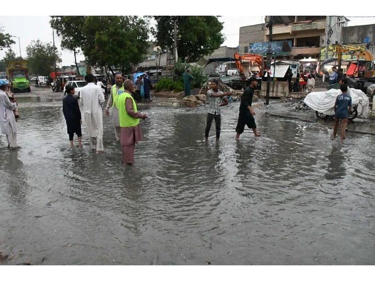 Musson yağışları 57 nəfərin həyatına son qoyub