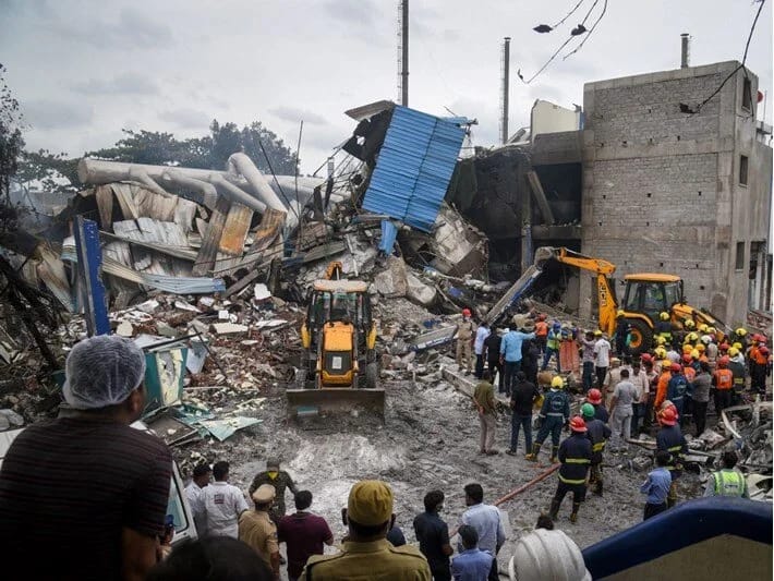 Fabrikdə reaktor partladı, 36 işçi öldü