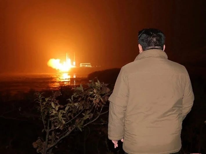 Amerikalıların Şimali Koreyanın silahlarının hesabını ödədiyi bildirilir