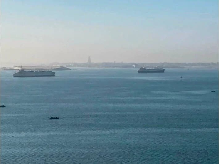 Süveyş körfəzində qazma gəmisi batıb: 3 nəfər ölüb, 21 nəfər itkin düşüb