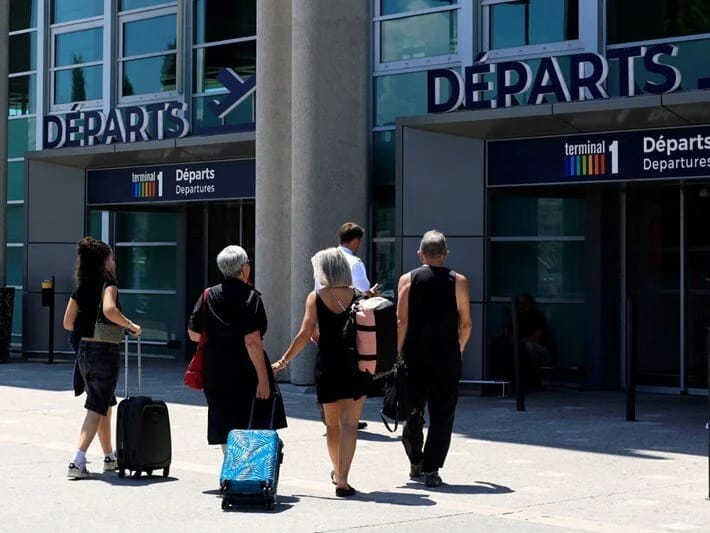 Fransada 30000 sərnişinin uçuşu ləğv edildi