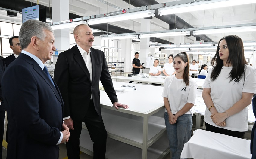 Azərbaycan və Özbəkistan prezidentləri Xankəndidəki tikiş fabrikinin fəaliyyəti ilə tanış olublar