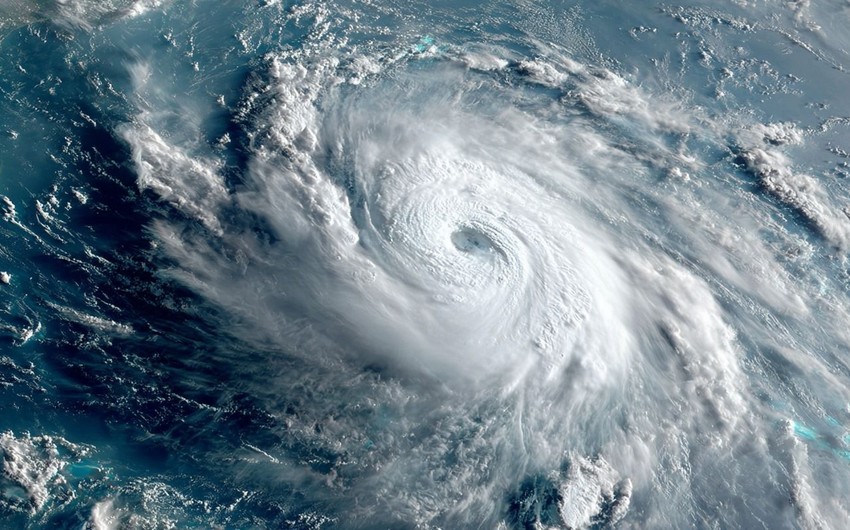 Tayvanda qasırğa nəticəsində onlarla insan xəsarət alıb, minlərlə insan işıqsız qalıb