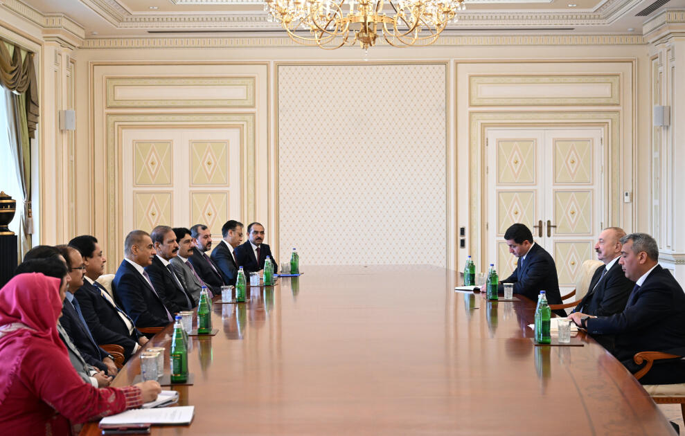 İlham Əliyev Pakistan Milli Assambleyasının sədrinin başçılıq etdiyi nümayəndə heyətini qəbul edib - FOTO