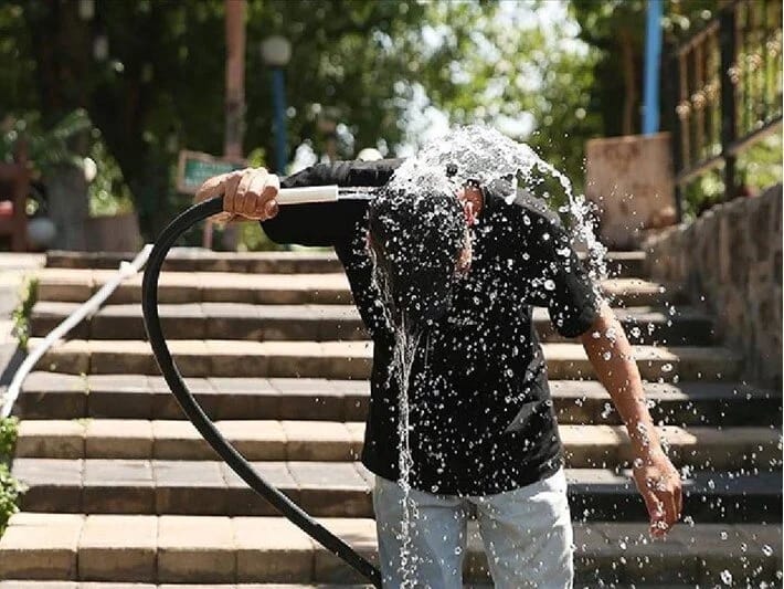 Yunanıstanda isti hava xəbərdarlığı! Açıq yerlərdə işləmək qadağandır