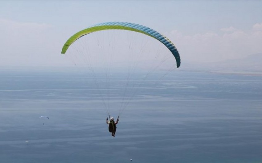 Siyəzənda qadının paraşütlə atlanarkən yıxılaraq ölməsi faktı üzrə araşdırma aparılır