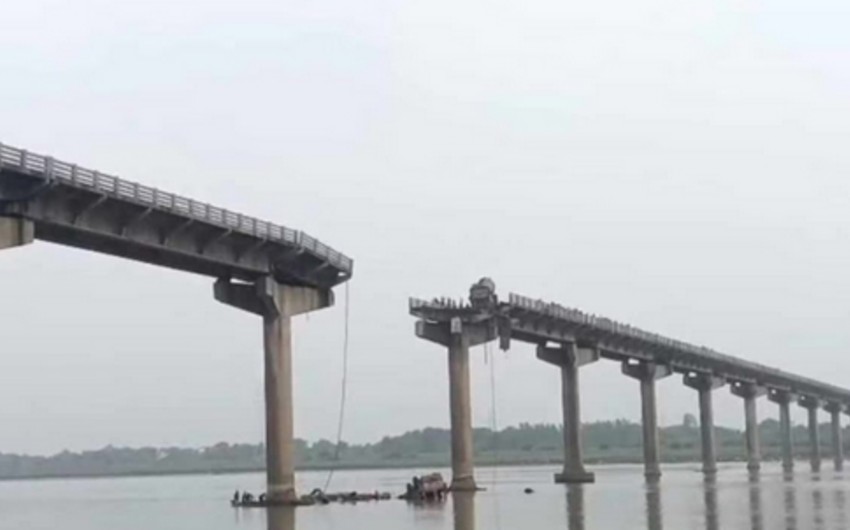 Hindistanda körpünün çökməsi nəticəsində azı 8 nəfər həlak olub