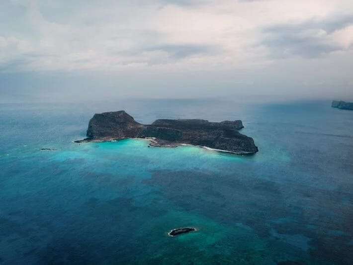 Okeanda bir gecə: İtmiş sörfçünün möcüzəvi xilası
