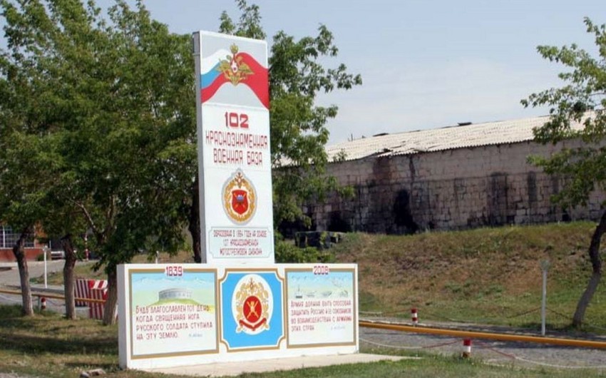 Rusiyanın Ermənistandakı hərbi bazasının əsgəri özünü güllələyib