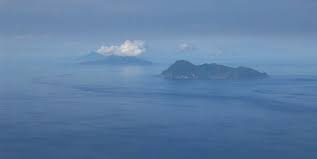 Alimlər təşviş içində: Yaponiyada iki ada bir-birindən 10 sm uzaqlaşıb