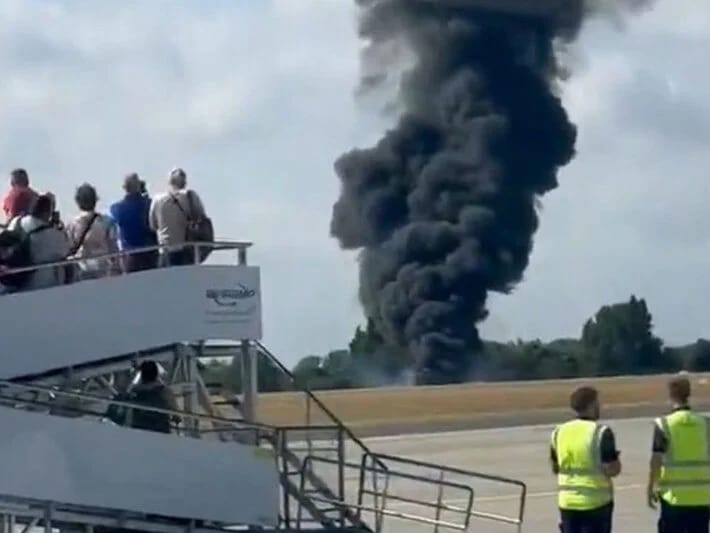 Londonda kiçik təyyarə havaya qalxdıqdan sonra qəzaya uğrayıb