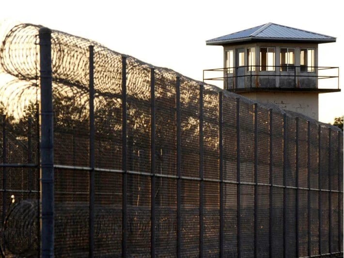 Sərbəst buraxılan kamera yoldaşına məxsus çantada yaxalanan məhbus tutulub