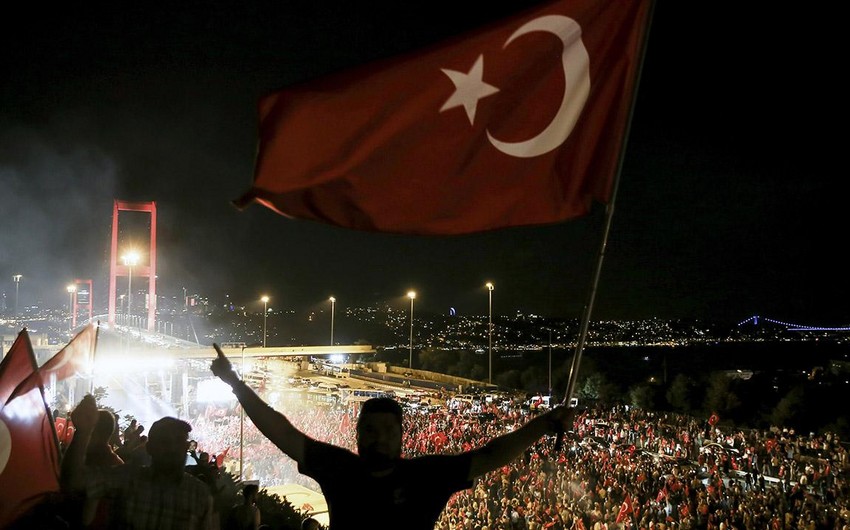 Bu gün Türkiyədə Demokratiya və Milli Birlik Günüdür