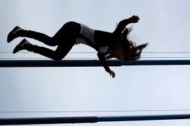 Xırdalanda arvadını pəncərədən ataraq öldürən şəxslə bağlı QƏRAR