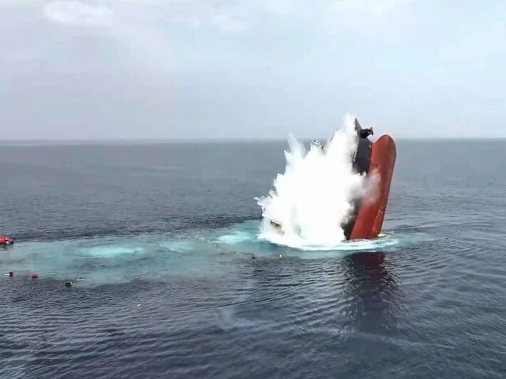 Husilər tərəfindən batırılan gəminin ekipaj üzvlərindən 10-u xilas edilib