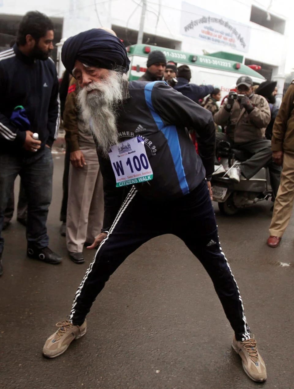 Yüzillik marafon əfsanəsi dünyasını dəyişdi