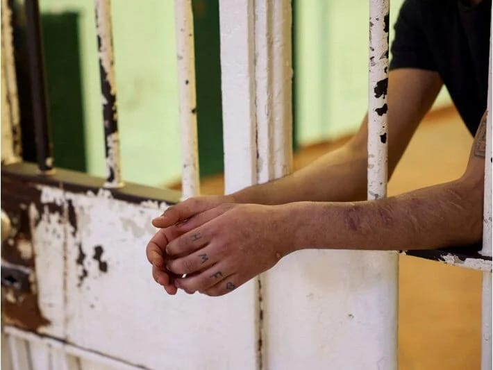 İtaliyada minlərlə məhbus azadlığa buraxılacaq